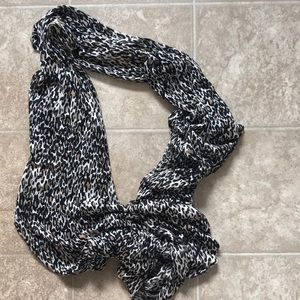 Leopard infinity scarf